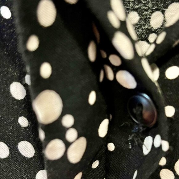 Selected Femme Black & White Dot Sleeveless Button-Up Top – Size XS (EU 34) - Picture 3 of 5
